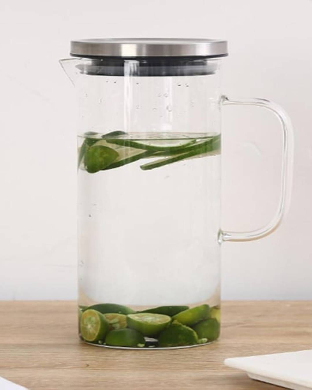 Paçi Alisa Krom Kapaklı Cam Sürahi